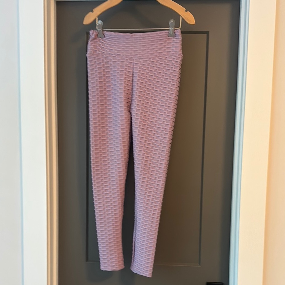 Famous TikTok Textured Pink Leggings